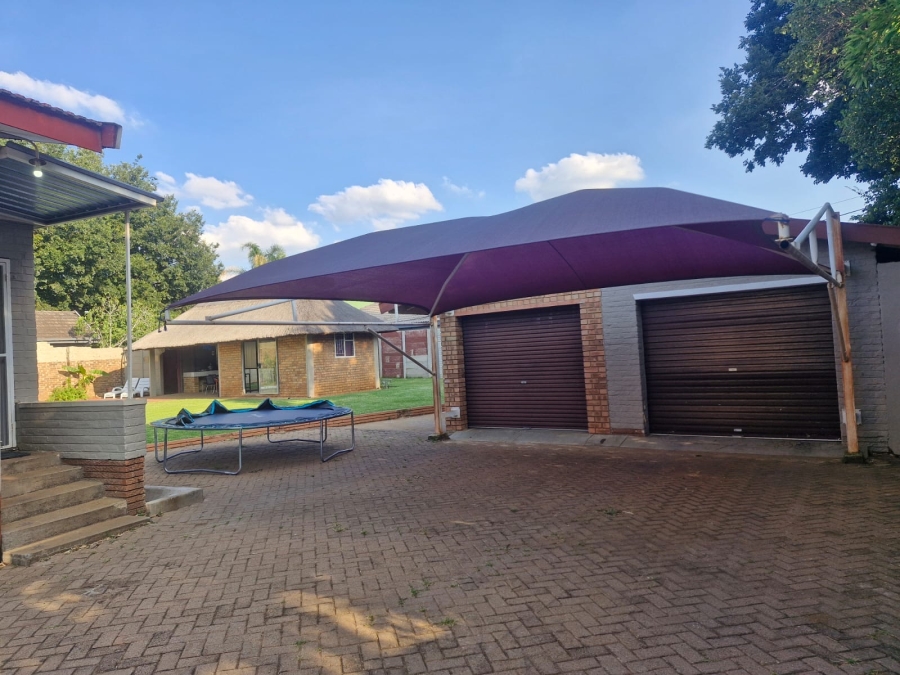 To Let 3 Bedroom Property for Rent in Flamwood North West